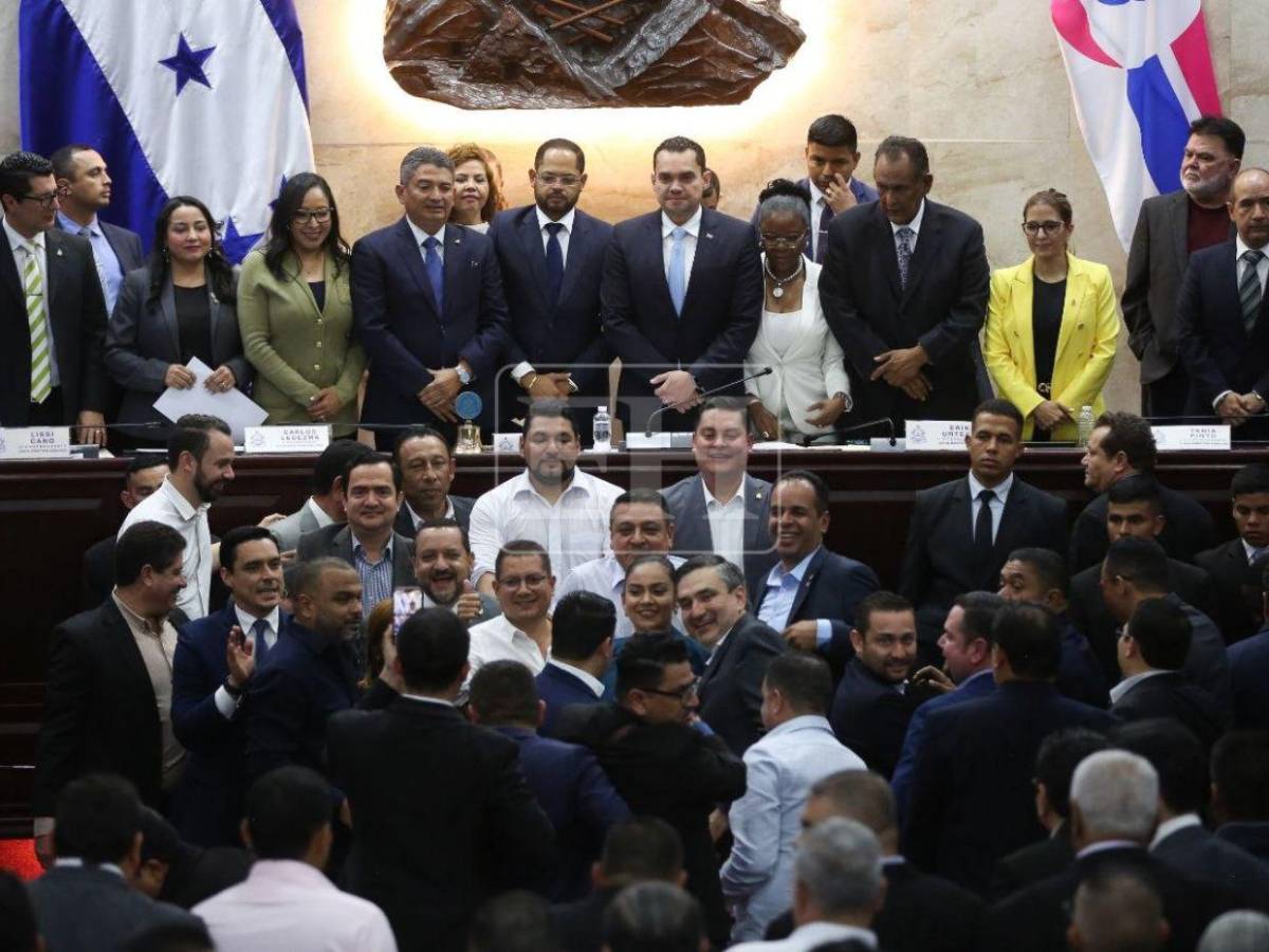 Zafarrancho en el CN: diputados se van a los empujones por destitución de Johel Zelaya