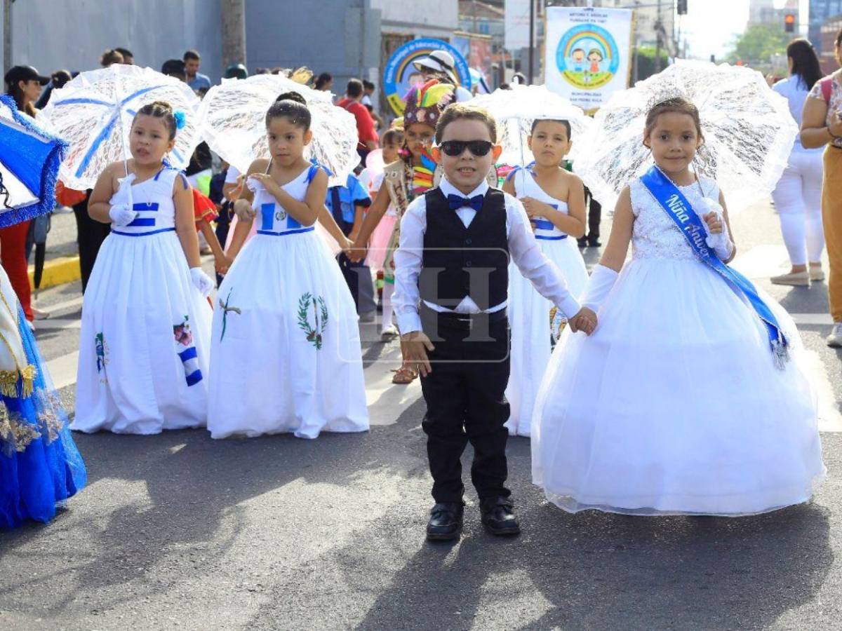 Escuelas inundan de color y fervor patriótico las calles de San Pedro Sula