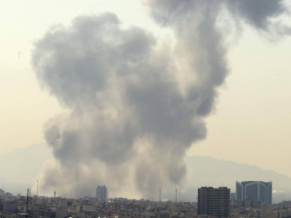 Escala la tensión: Irán sacudido por ataque conjunto de Estados Unidos e Israel