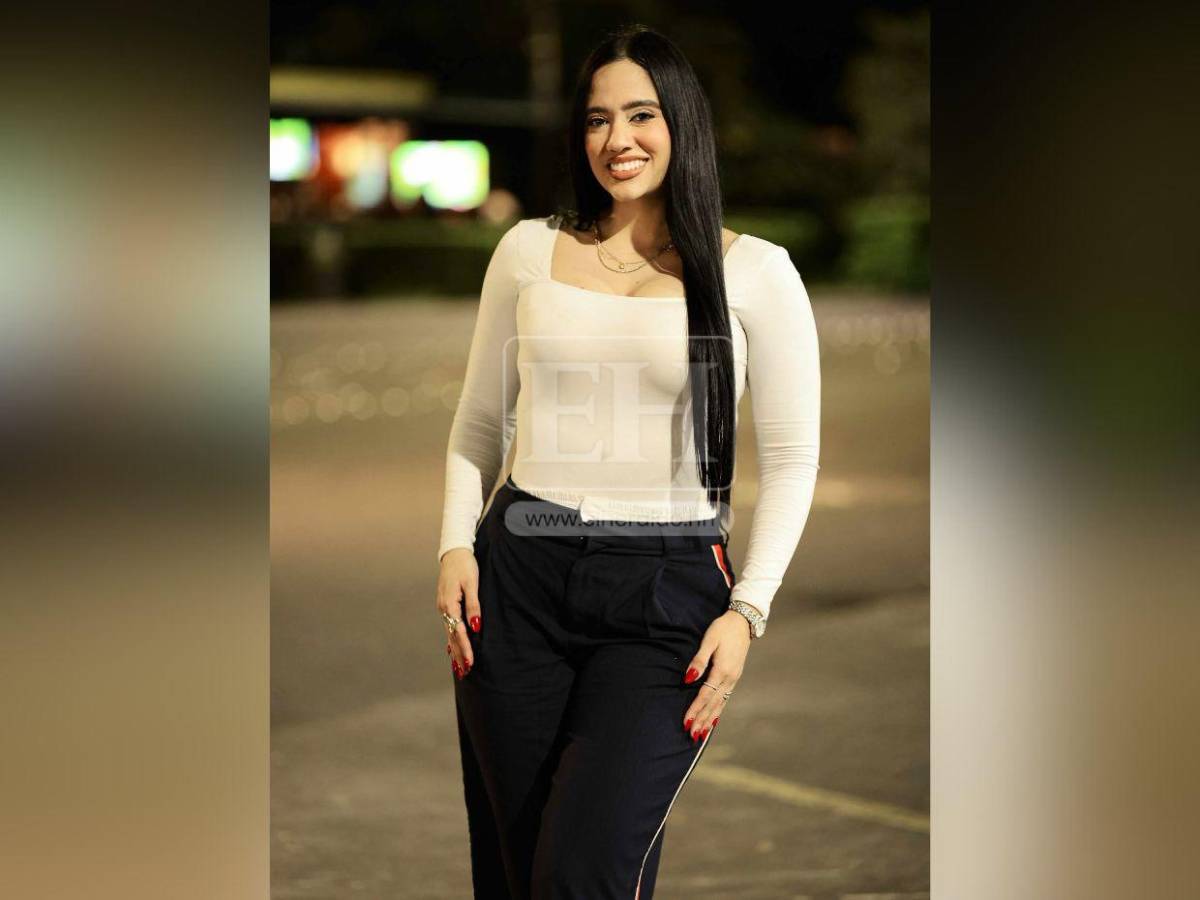 Chicas hermosas iluminan el partido entre Costa Rica y Honduras