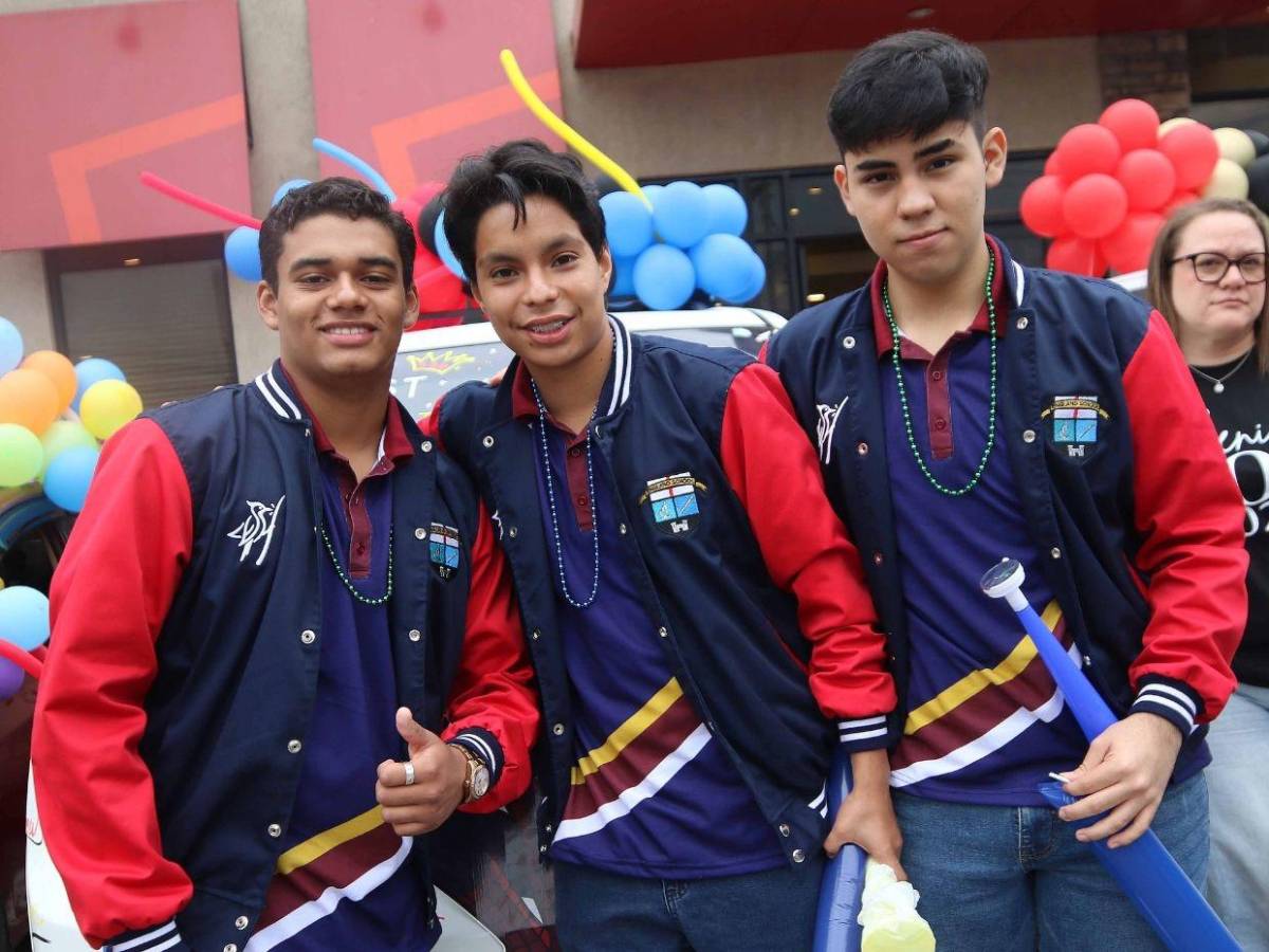 Entre vítores y orgullo, England School celebra la Senior Entrance de sus 48 graduandos