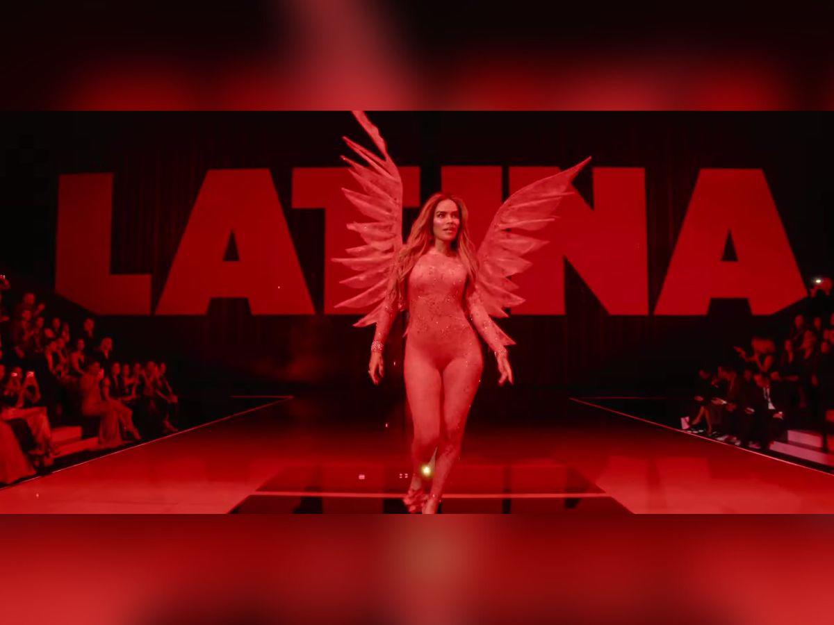 Encaje rojo y alas de ángel: el show de Karol G en el Victoria’s Secret Fashion Show 2025