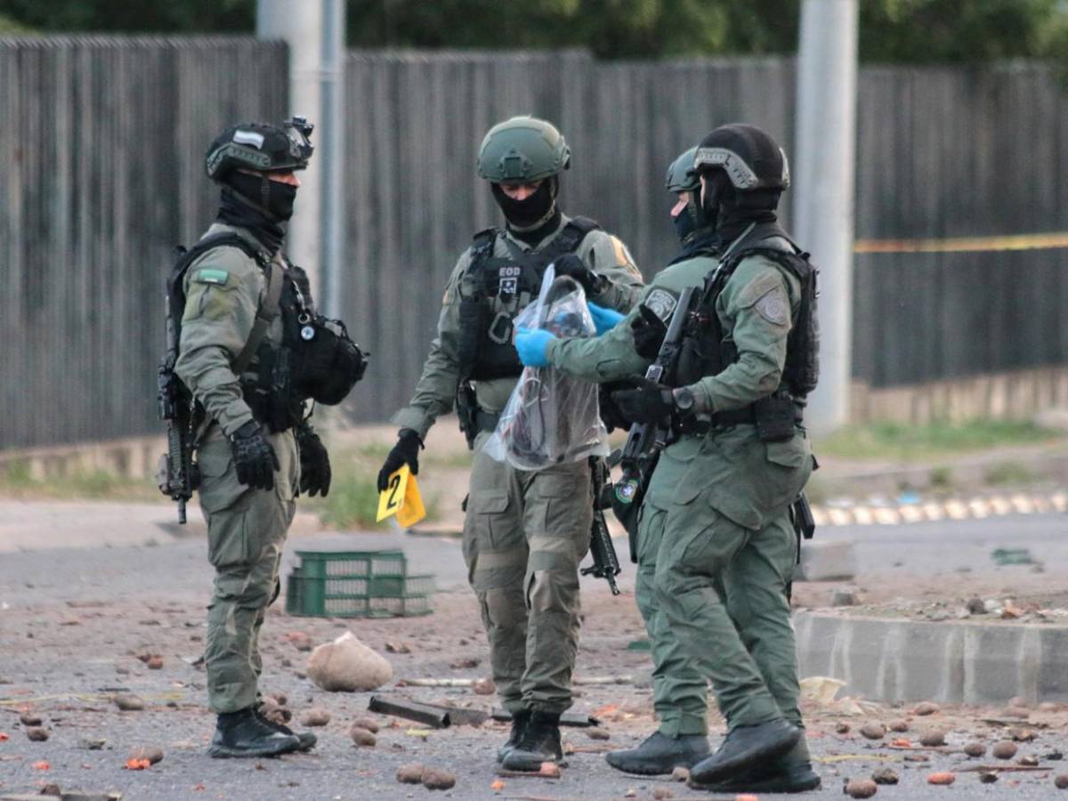 Destrozos y once heridos tras explosión de coche bomba en Cúcuta, Colombia