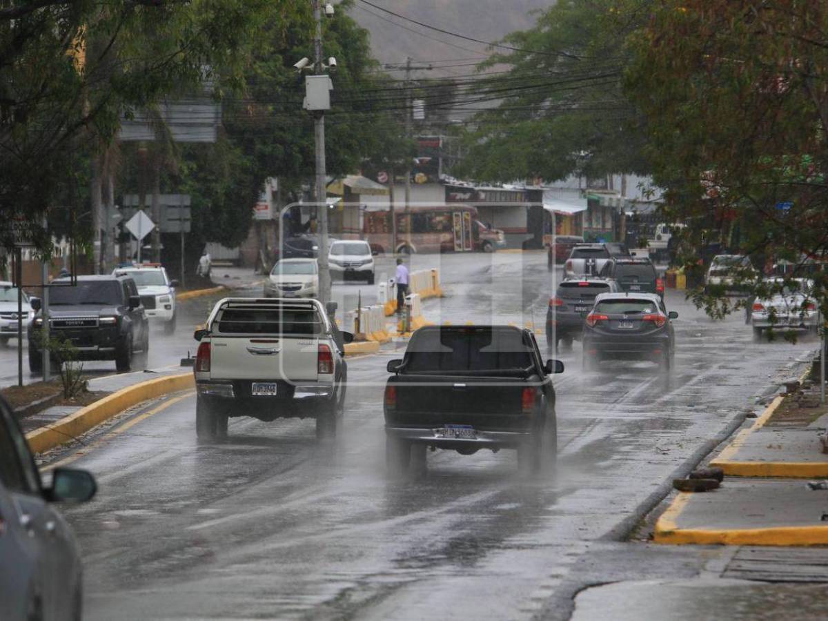 Fuertes lluvias registra la capital en pleno Viernes Santo