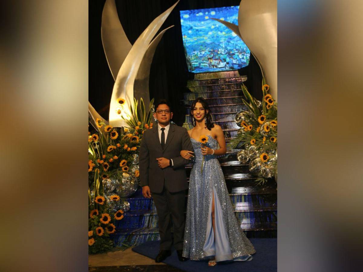 Desfile de los seniors 2025 de la Dowal School junto a sus padres