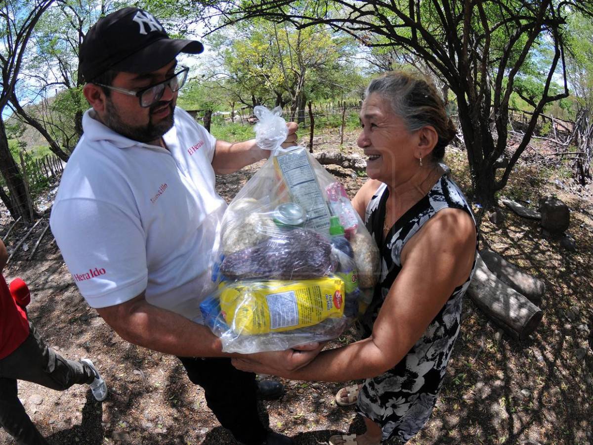 Lágrimas de alegría y sonrisas en la entrega de ayuda en el Corredor Seco