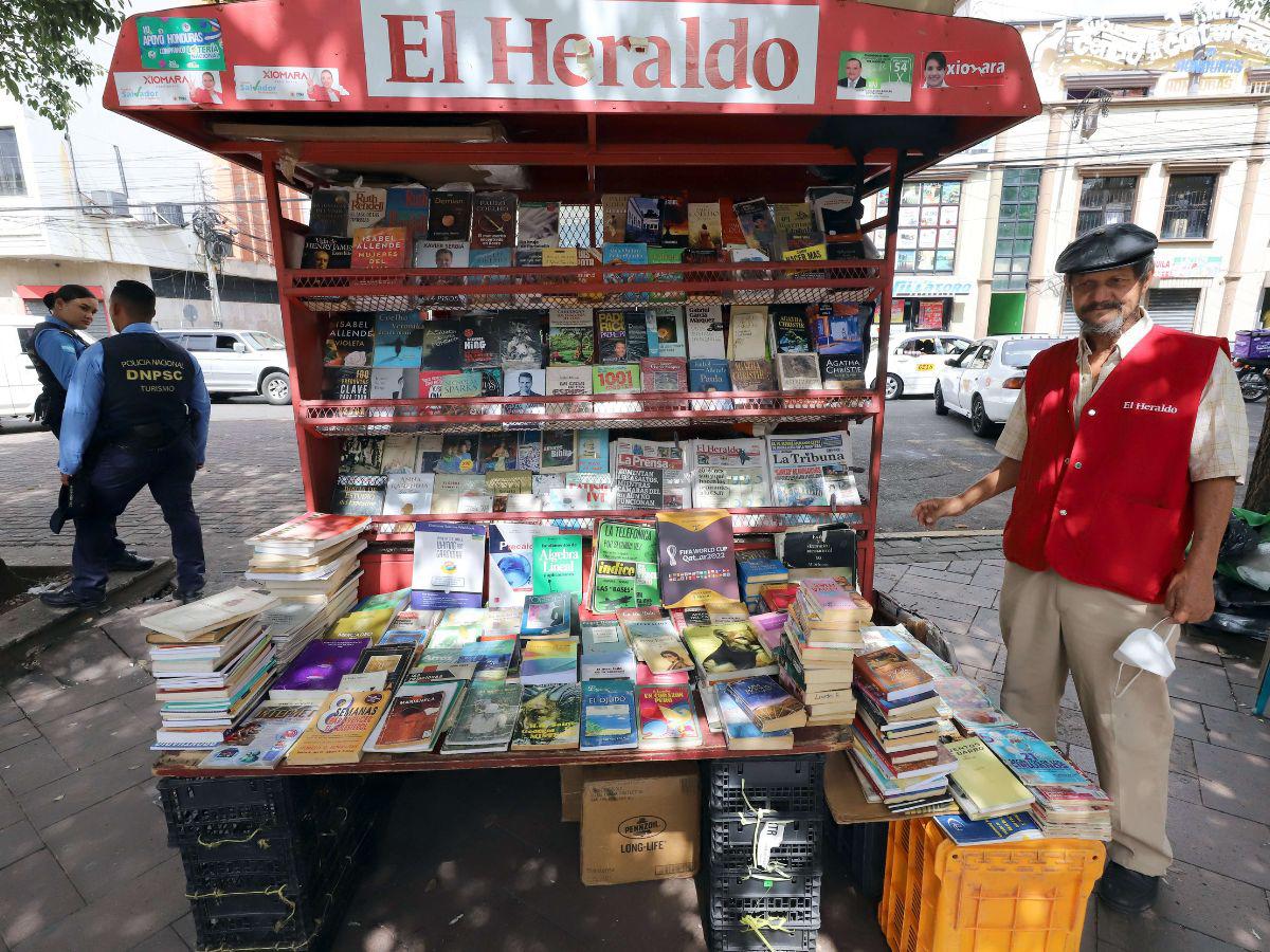 Rincones de libros usados se niegan a morir en el centro de la capital