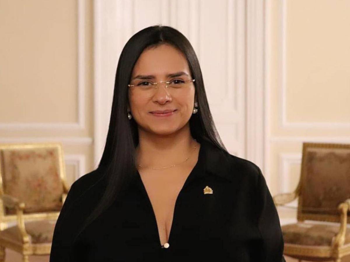 ¿Cuál es el paradero de Isis Cuéllar tras la orden de captura por corrupción en Sedesol?