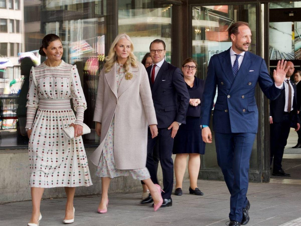 La princesa Mette-Marit habla sobre su vínculo con Epstein: Fui manipulada y engañada