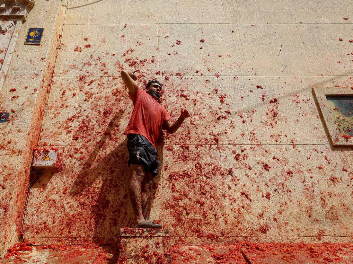 Tomatina 2025: Más de 22 mil personas combaten ​a tomatazos en Buñol
