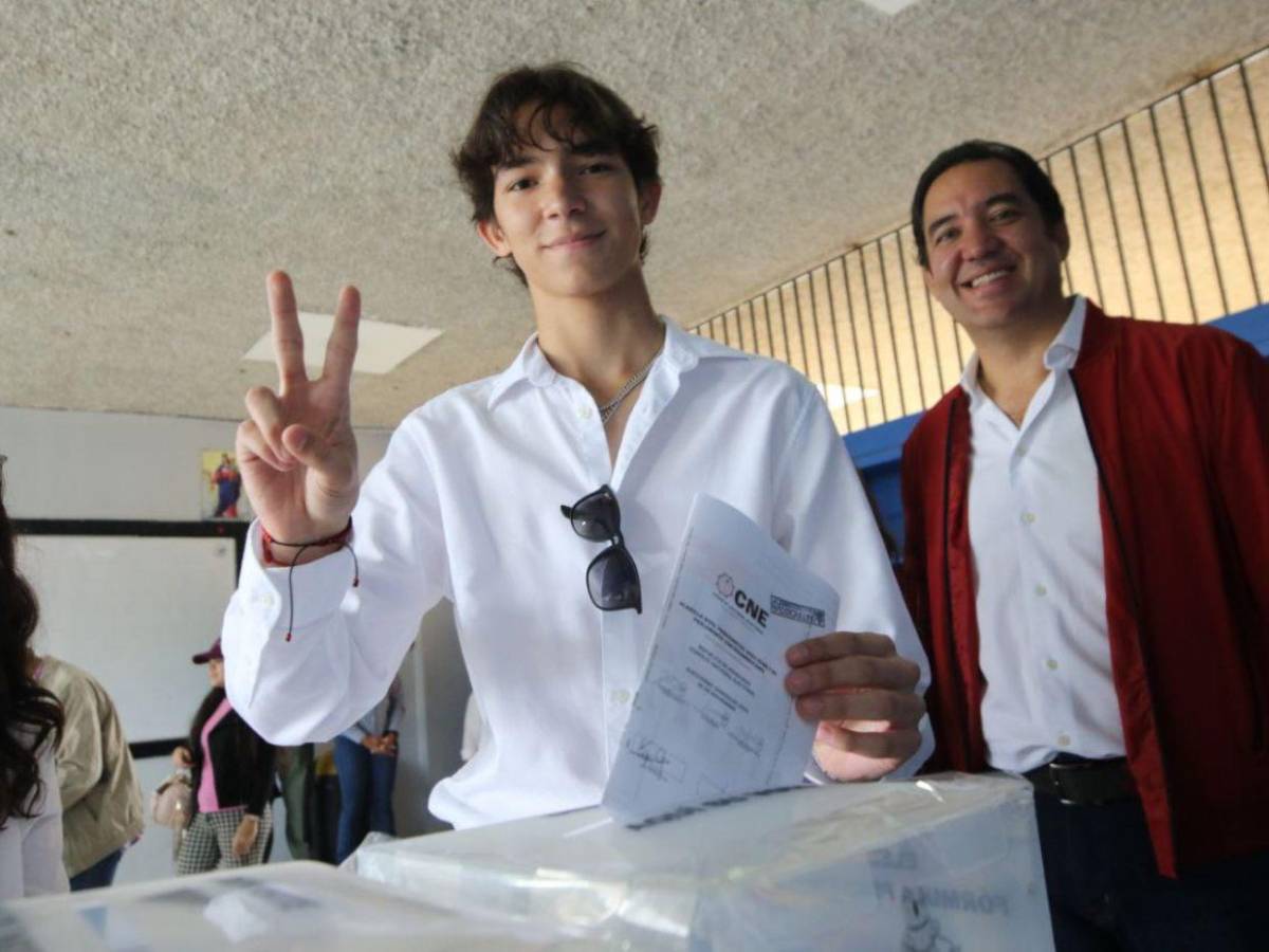 Nieto de la presidenta Xiomara Castro vota por primera vez en las elecciones generales