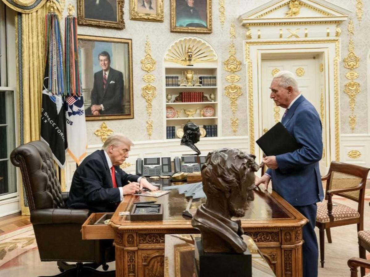 Roger Stone, protagonista de escándalos y conocido como El príncipe de las tinieblas