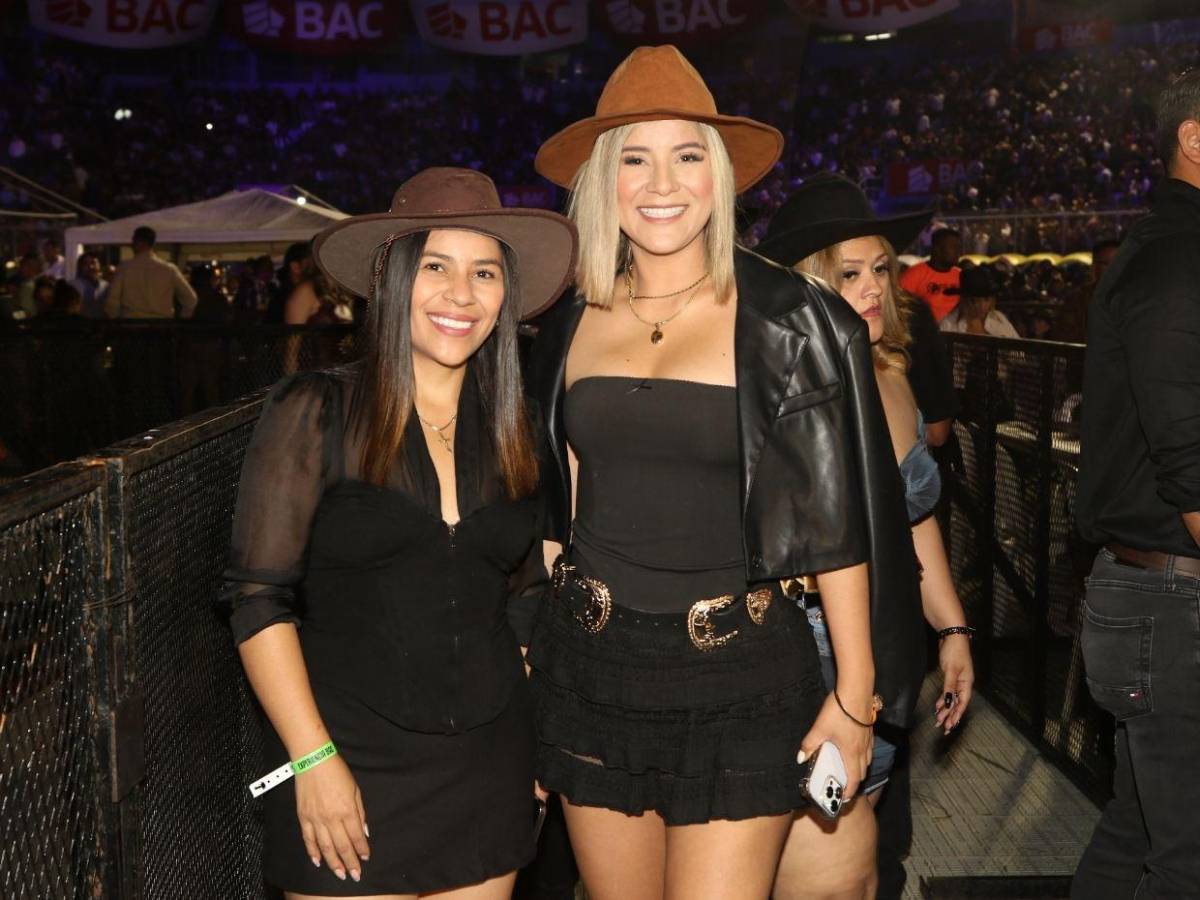 Sombreros, botas y flecos: la moda norteña del público en el concierto de Julión Álvarez