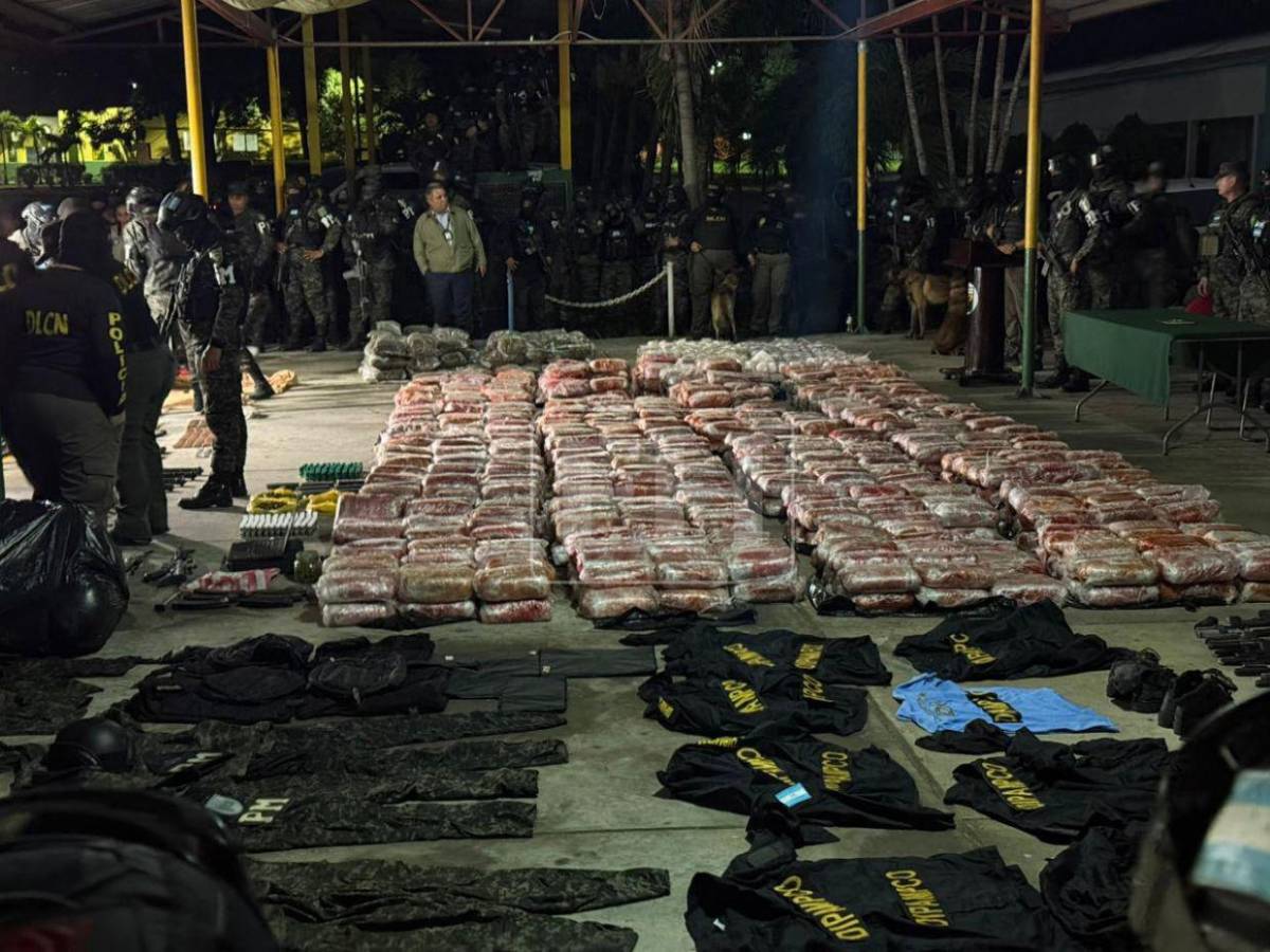 Armas, bombas, drogas y uniformes de la DEA: los decomisos tras operativo en SPS