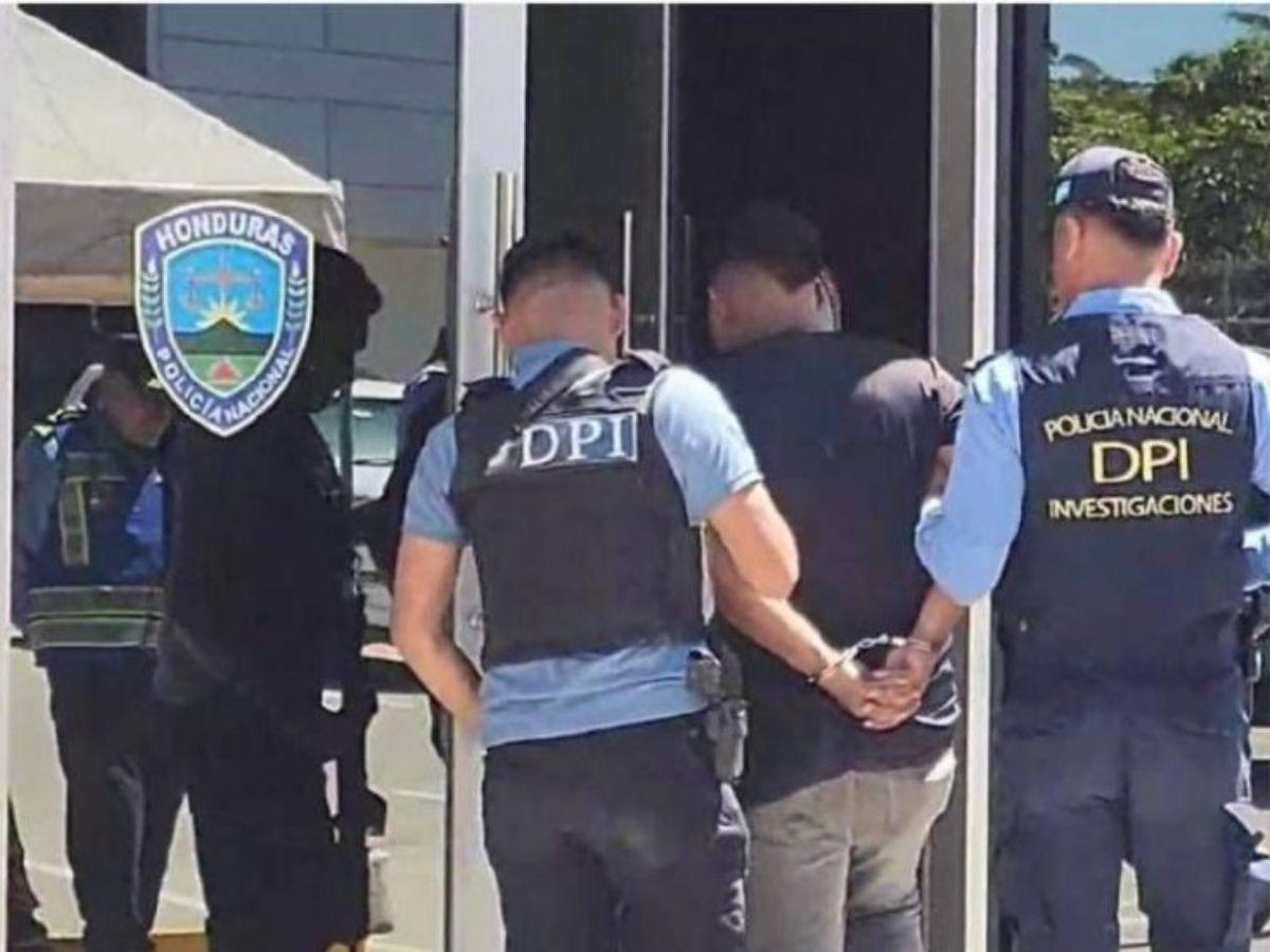 Las vigiló y les disparó: expolicía acepta haber matado a su expareja y a su amiga en La Lima