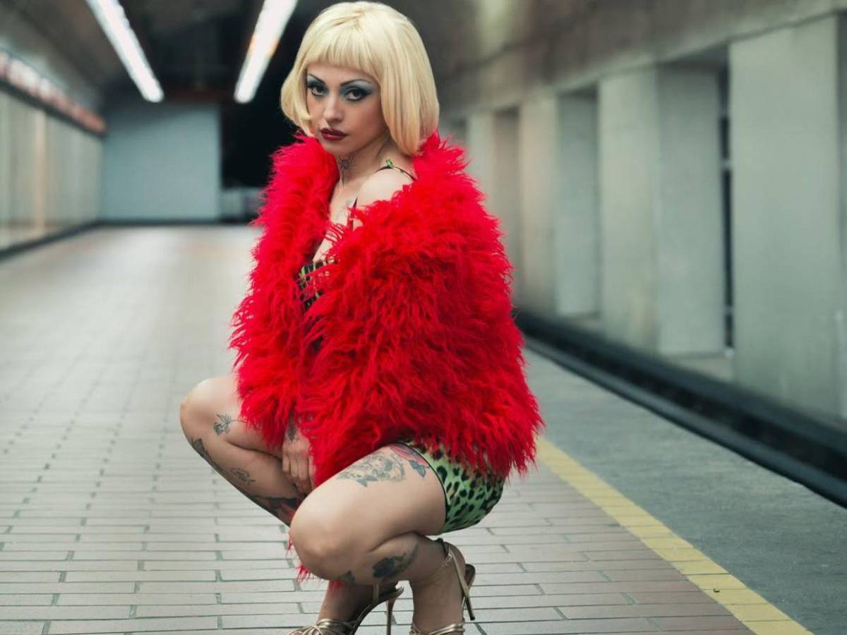 Mon Laferte llegará a Honduras con su Femme Fatale Tour