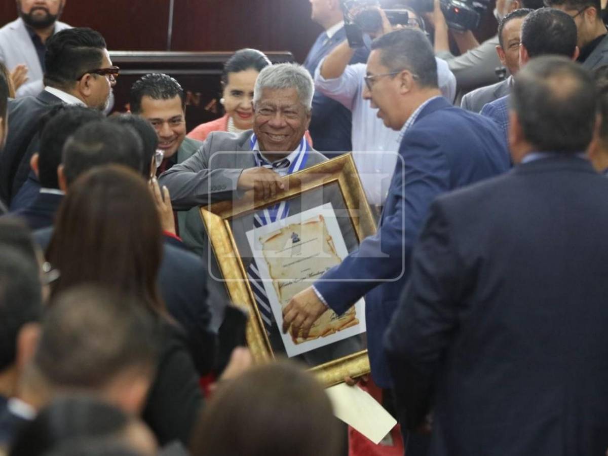 Congreso Nacional condecora a los mundialistas de España 82 con Gran Cruz con Placa de Plata