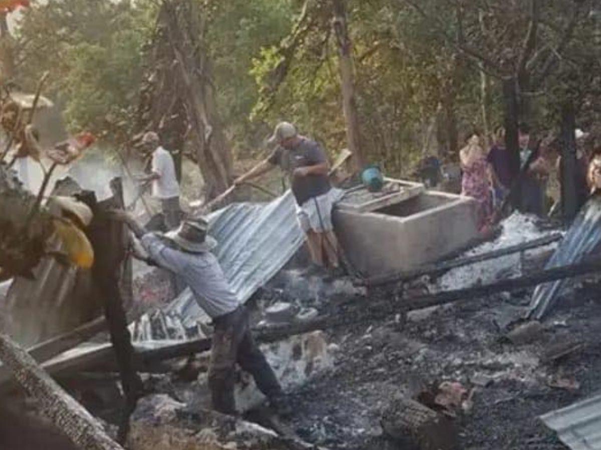 Estaban cubiertas con una cobija: momento en que encontraron a abuela y nieta carbonizadas en Copán