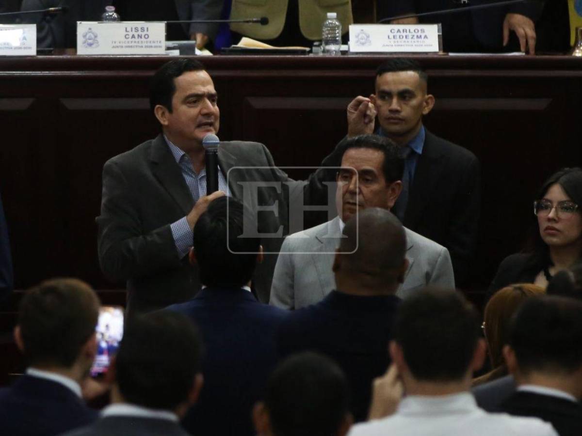 Congreso presidido por Zambrano: más sesiones en dos meses que en la era Redondo