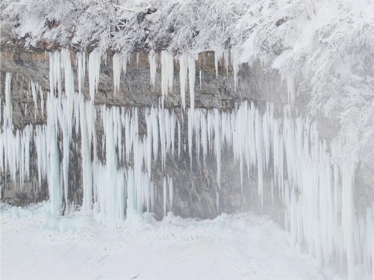 EN FOTOS: Cataratas del Niágara congeladas y bajo -55° por una masa de aire ártico