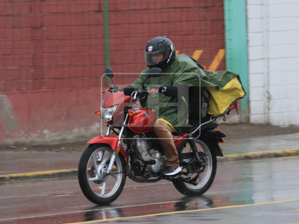 Fuertes lluvias registra la capital en pleno Viernes Santo