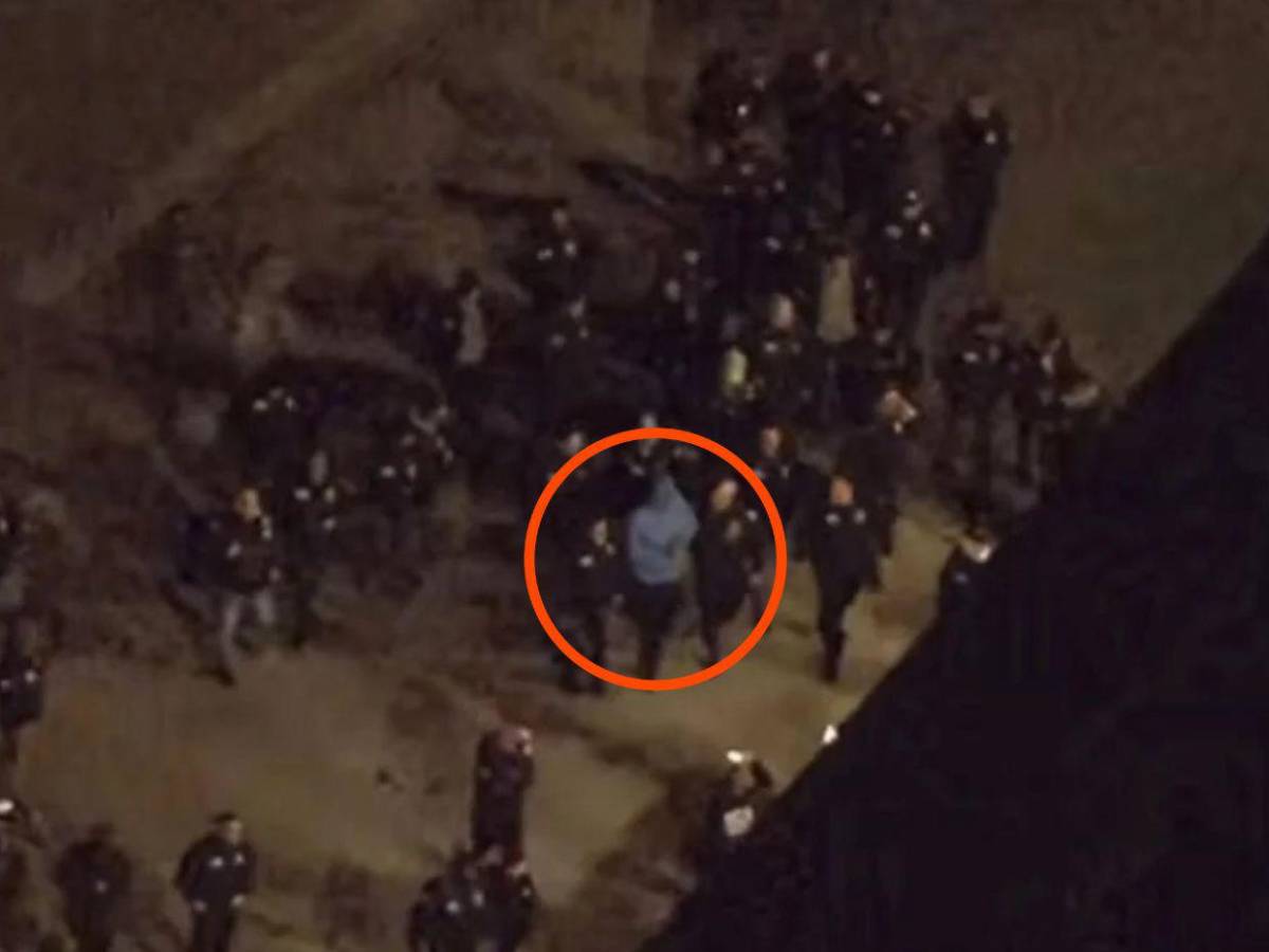 Con grilletes: así llegó Nicolás Maduro a Nueva York tras ser capturado por EE UU