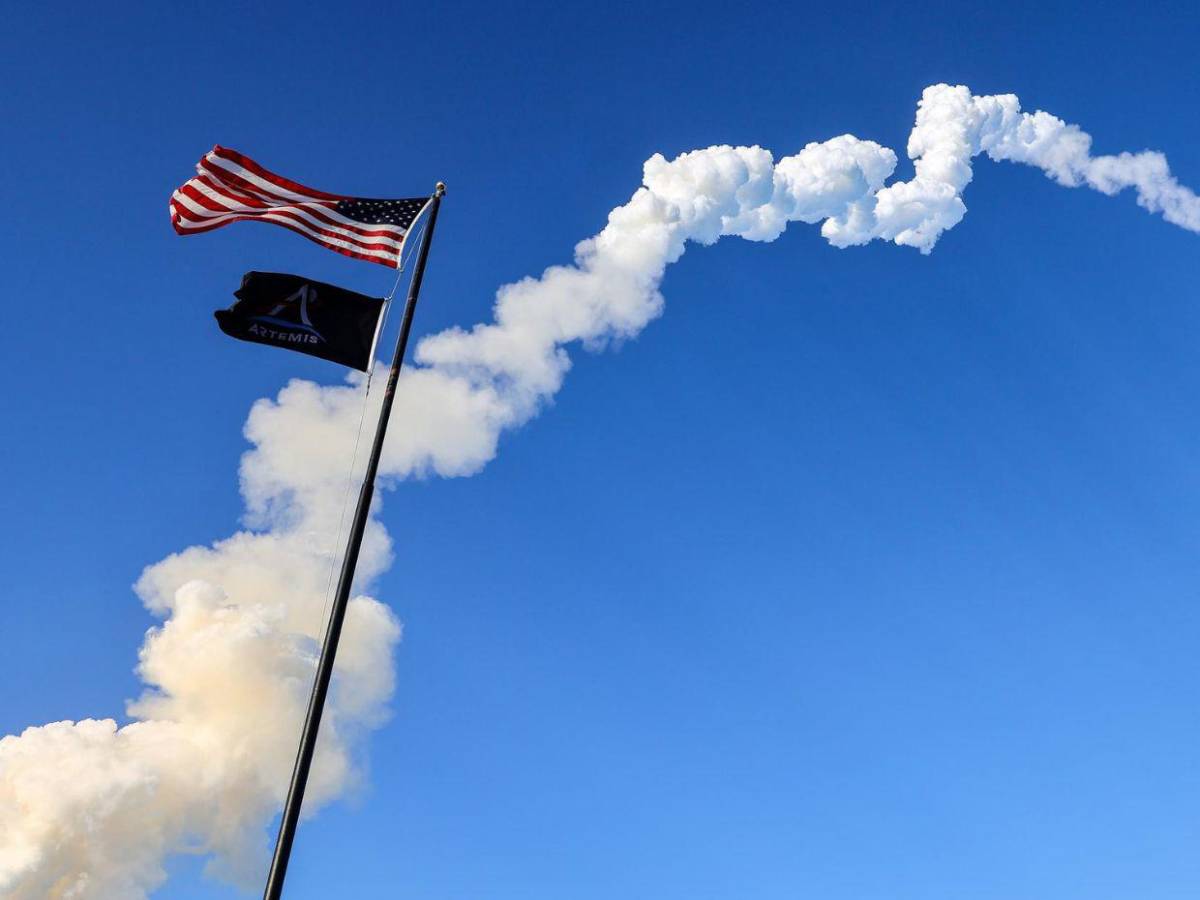 5.6 millones de personas lleva la misión Artemis II a la órbita de la Luna en una micro SD, incluidos hondureños