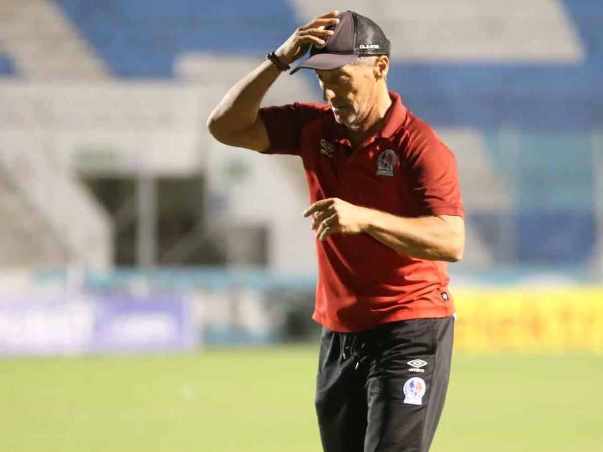 Olimpia sin Pedro Troglio; Así le ha ido sin el DT en el banquillo