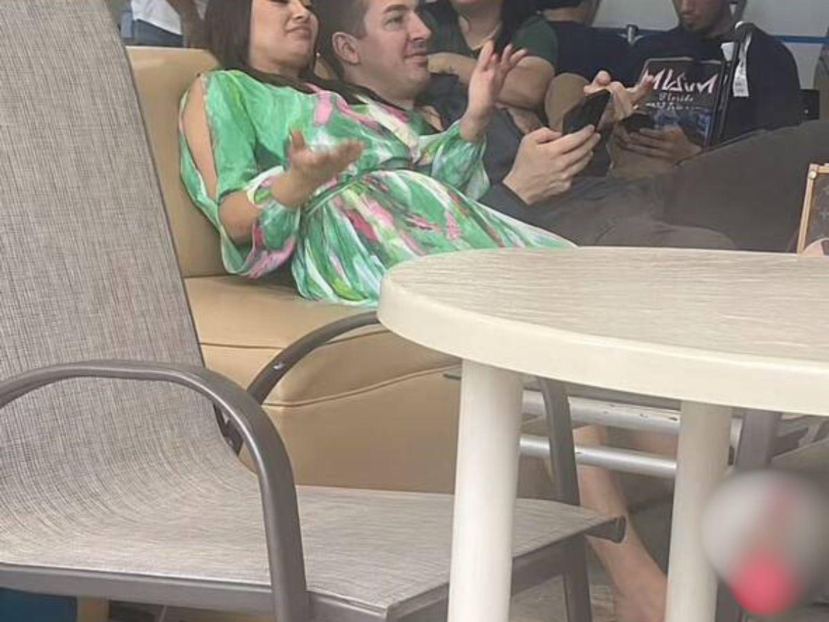 ¿Se acabó el amor? Novio de Milagro Flores es captado ignorándola por estar en su celular