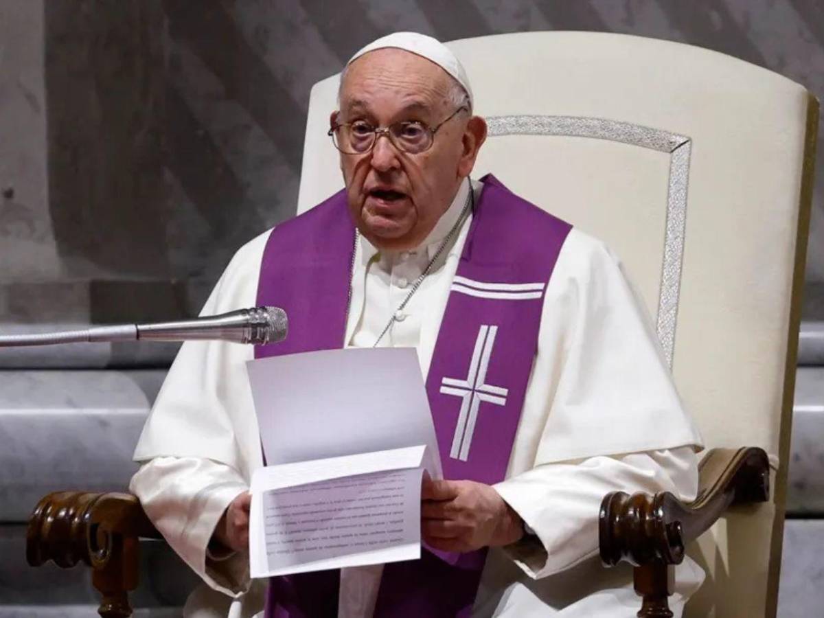 El cambio físico del papa Francisco: de líder enérgico a paciente frágil