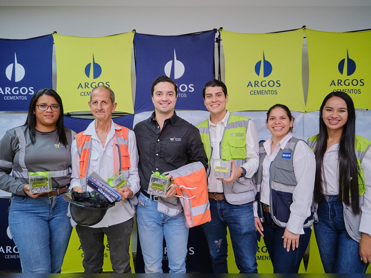 <i>Durante el lanzamiento de la nueva línea de agregados, los colaboradores de Argos explicaron las características y beneficios de este innovador producto.</i>