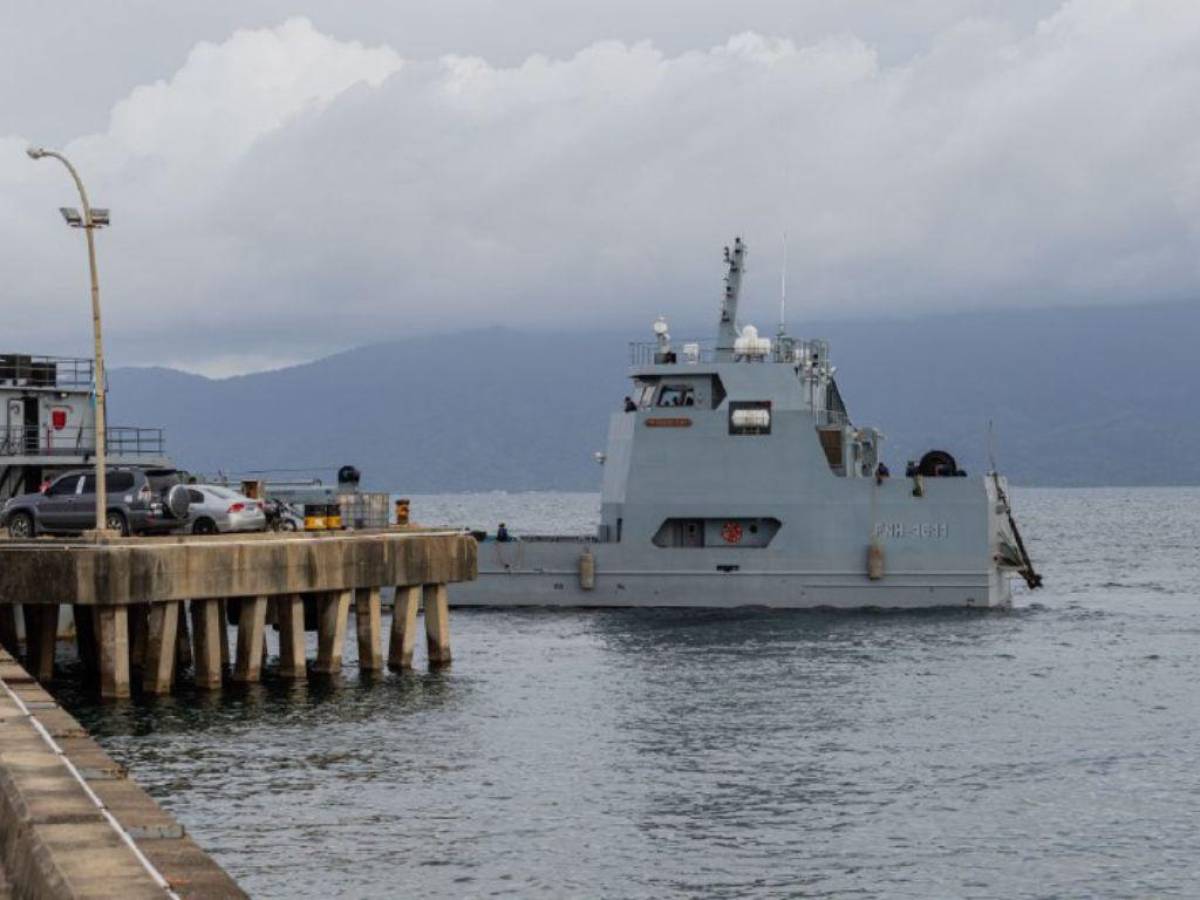 El buque BALC y la LCU Punta Caxinas, son usadas para transportar equipos médicos, medicamentos y tropas hacia la costa.