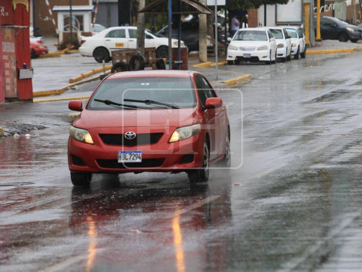 Fuertes lluvias registra la capital en pleno Viernes Santo