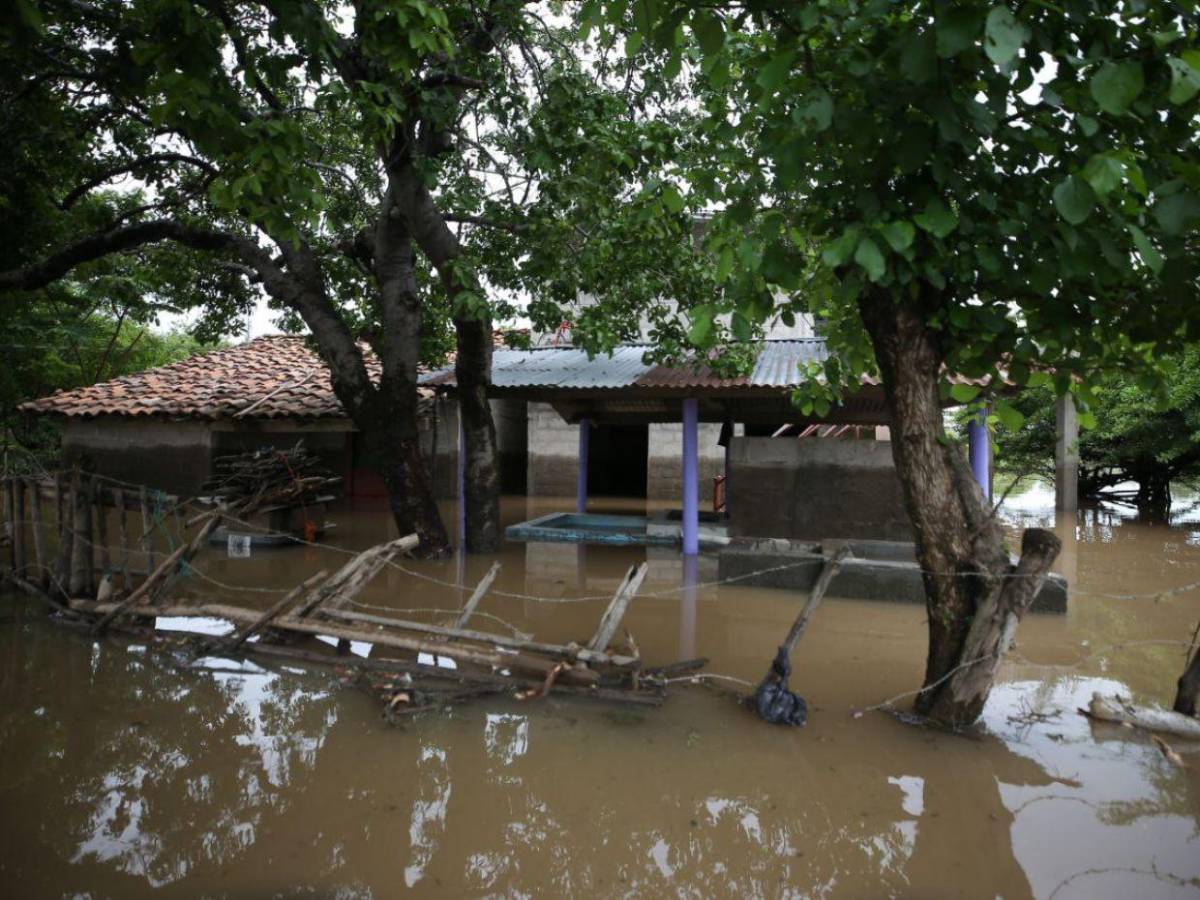 Crisis en Costa de los Amates: inundaciones, cocodrilos y esperanza en medio del caos