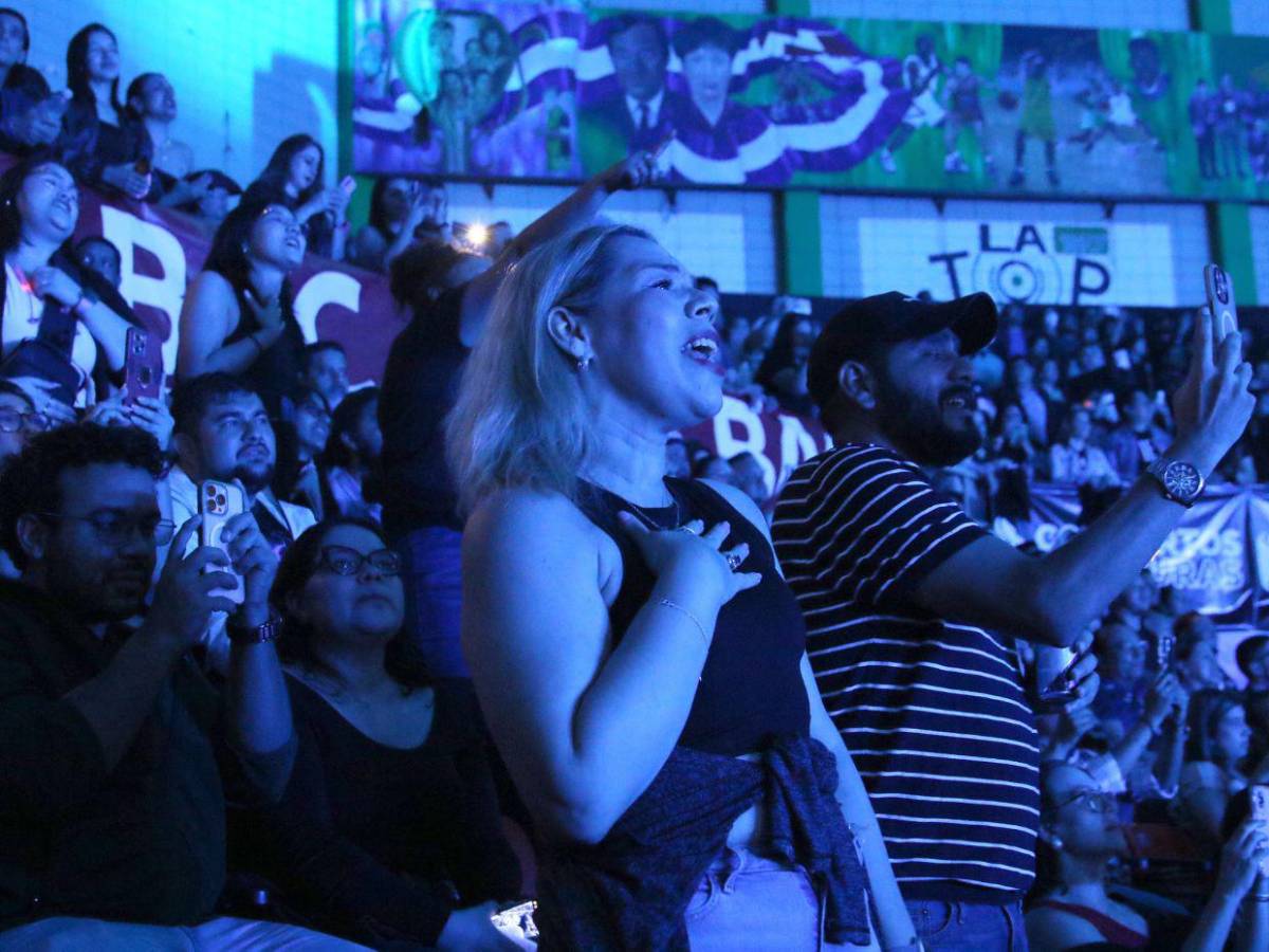 Las mejores imágenes del concierto Acústico de Beto Cuevas