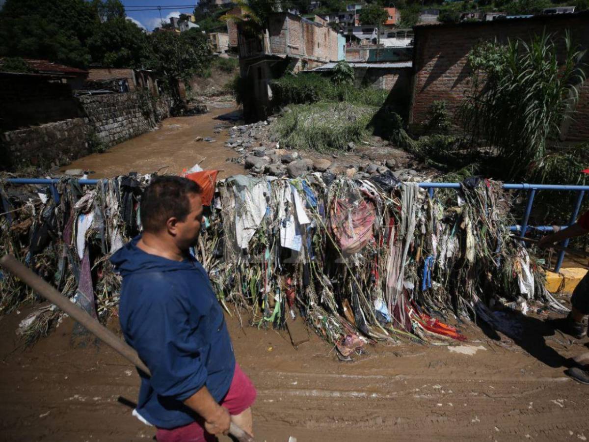 Pobladores de la colonia 1 de Diciembre en el DC y su calvario tras inundarse sus casas