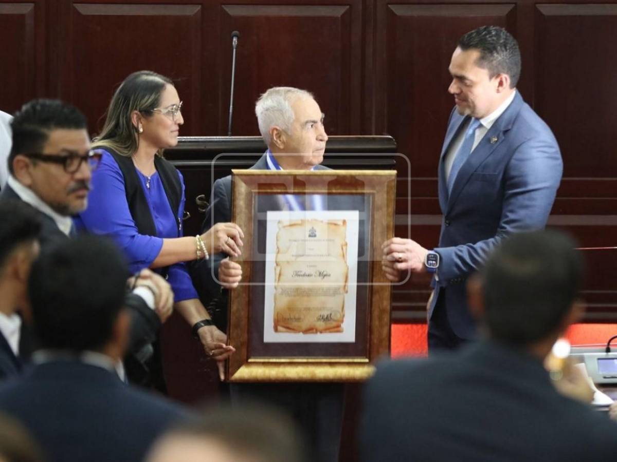 Congreso Nacional condecora a los mundialistas de España 82 con Gran Cruz con Placa de Plata
