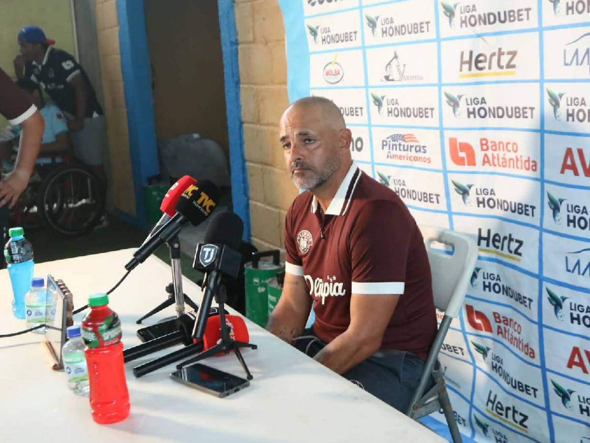 ¿Por qué el técnico Eduardo Espinel no da la cara en las conferencias del Olimpia?