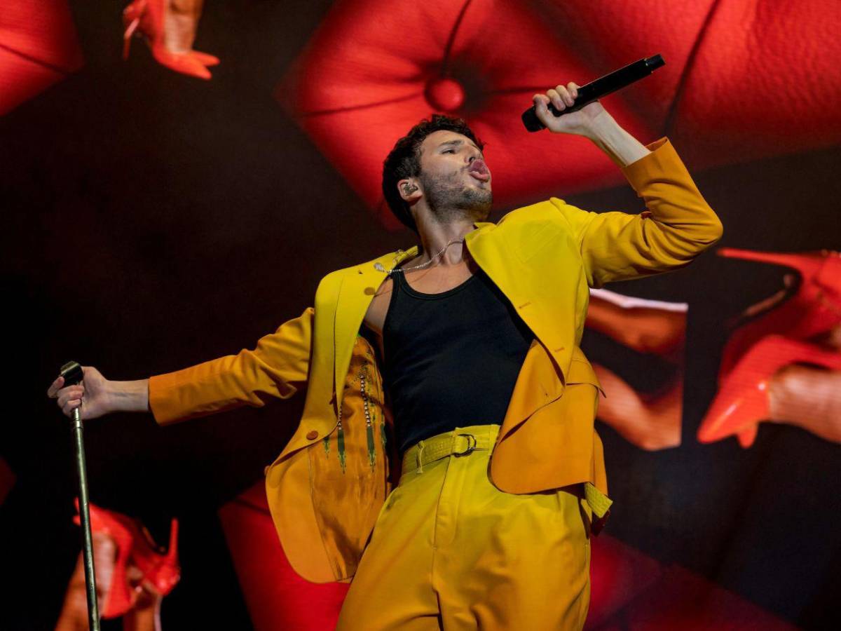 Rosario celebra 30 años de carrera con su álbum “Universo de ley” junto a otros artistas