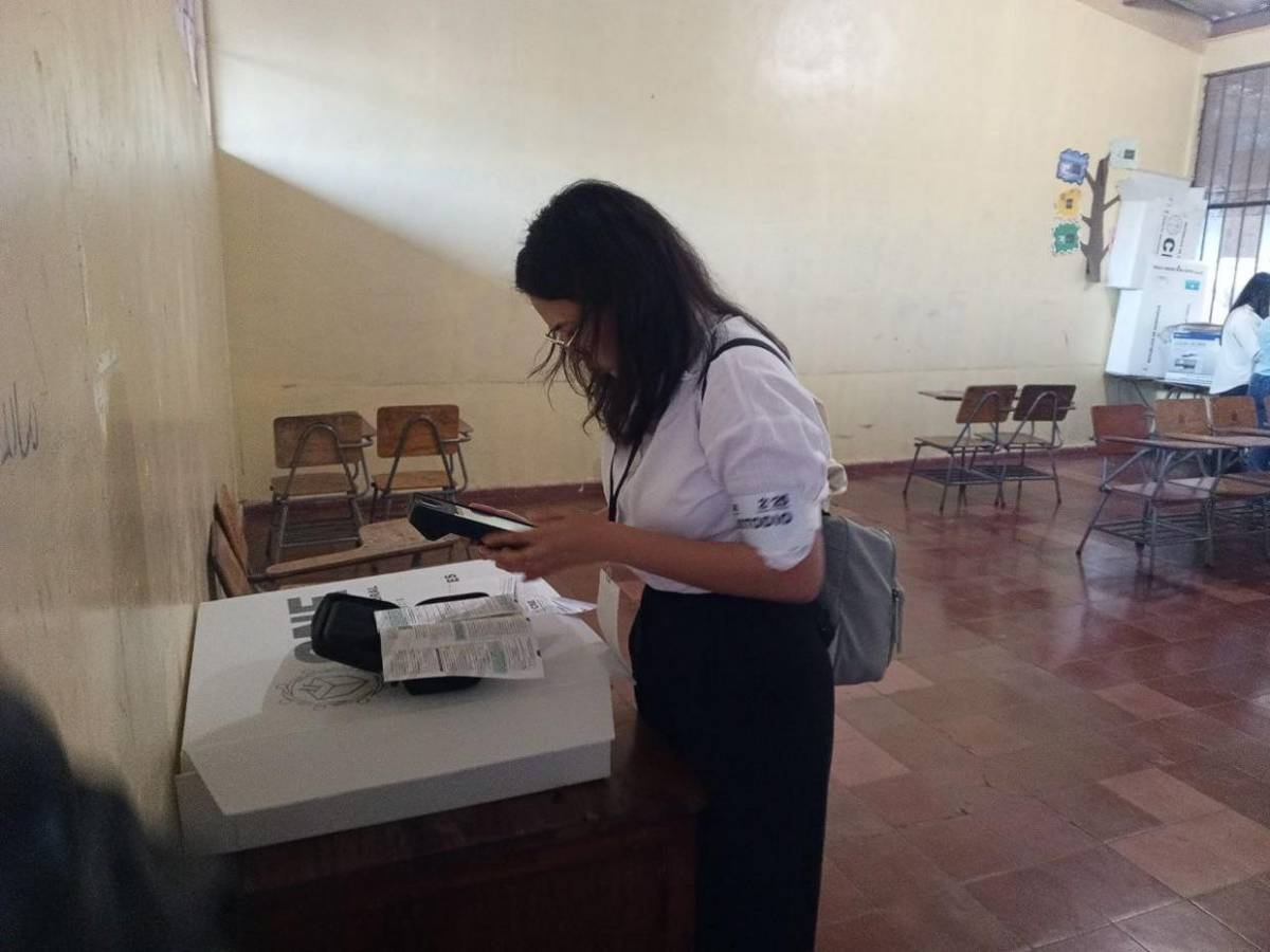 Hondureños votan con sistema biométrico, protagonista en las primarias 2025