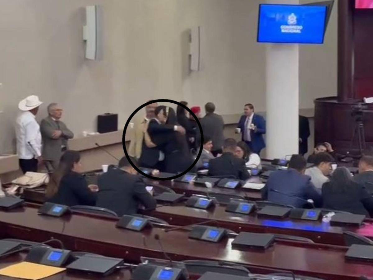 ¡Cardona arremetió! Así llegó Isis Cuéllar al CN tras ausentarse seis meses por escándalo de Sedesol