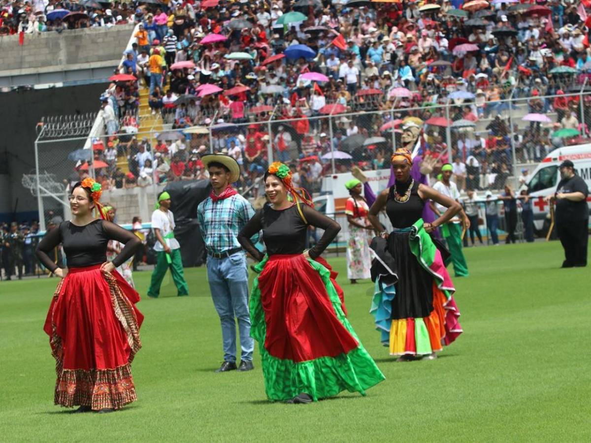 Danzas garífunas y lencas: así estuvo el show cultural de los desfiles patrios 2025