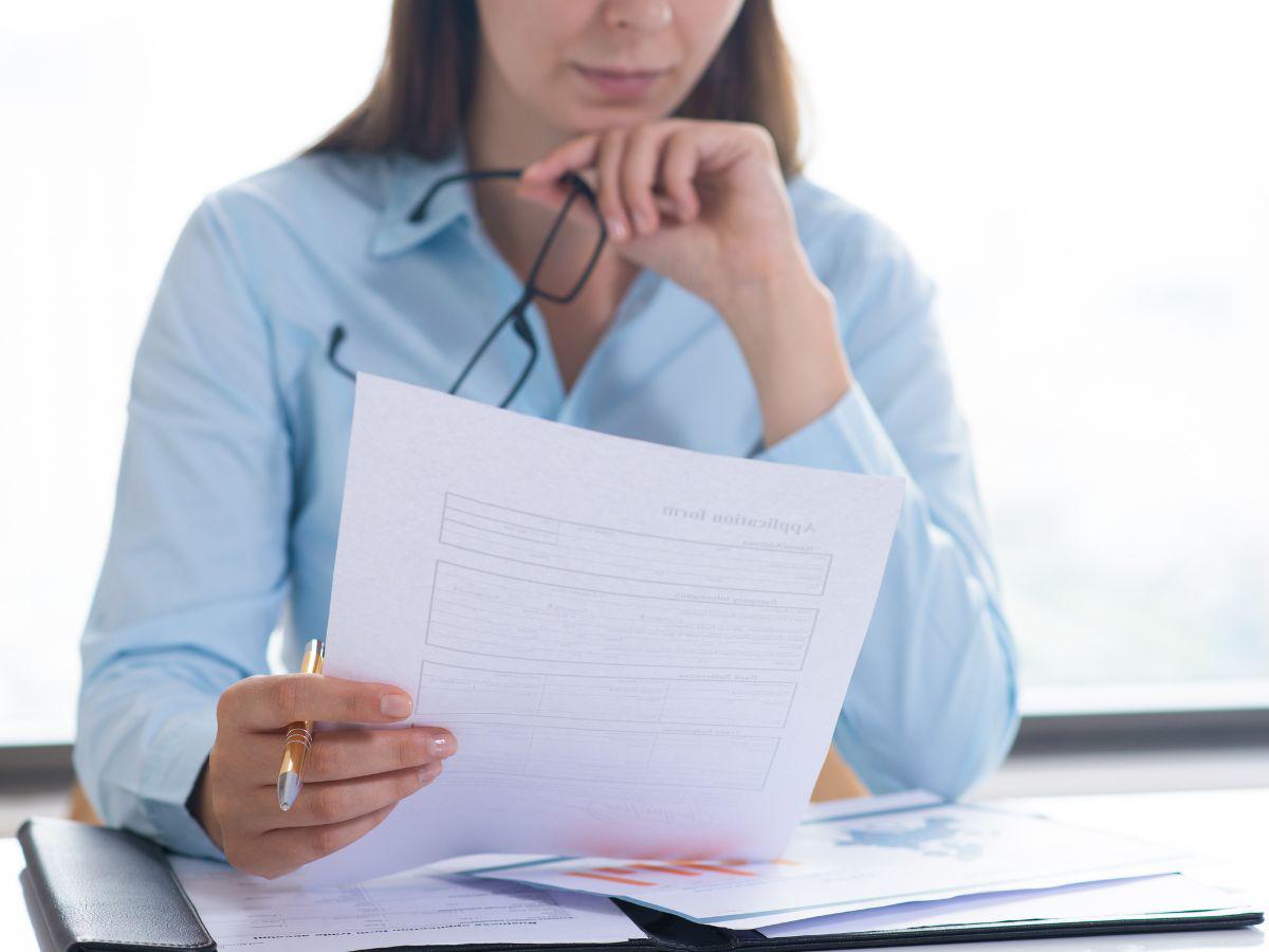 El colaborador debe recopilar evidencia concreta de los logros y contribuciones que ha marcado en la empresa en el último tiempo, a manera de justificación de la solicitud.