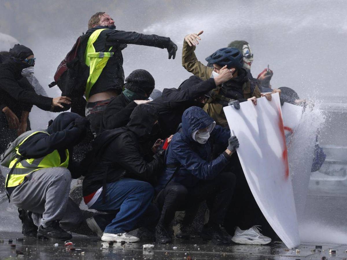 400 personas detenidas en otra jornada de protesta masiva en Francia