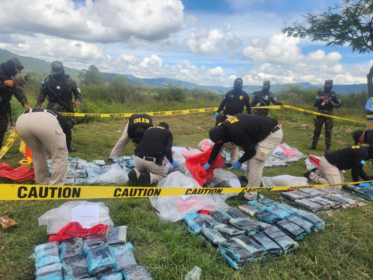 Autoridades incineran 239 kilos de cocaína y 742 libras de marihuana