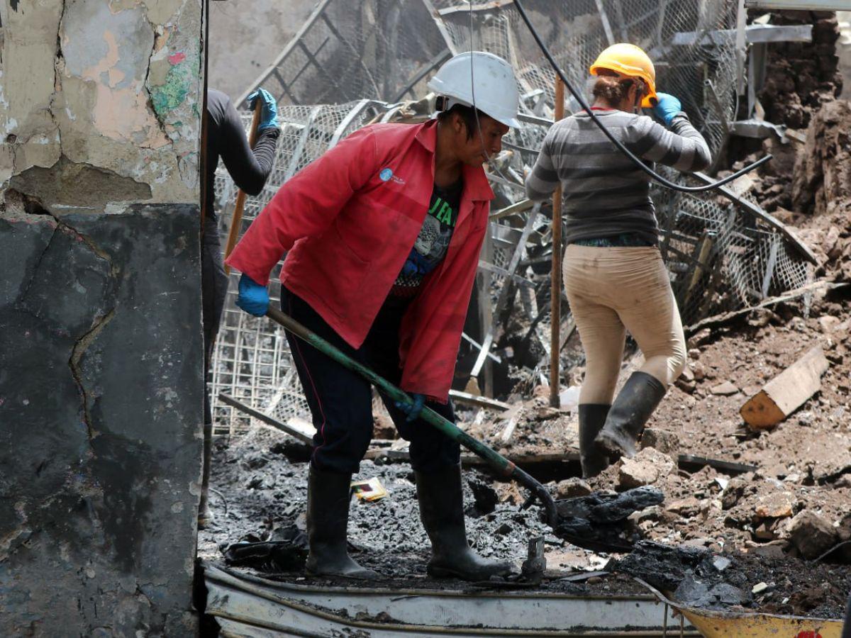 Solo cenizas y escombros: Así quedaron locales tras incendio en el centro de Tegucigalpa