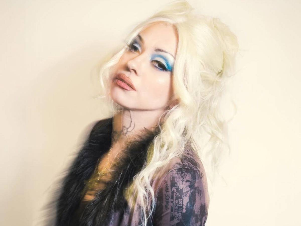 Mon Laferte llegará a Honduras con su Femme Fatale Tour