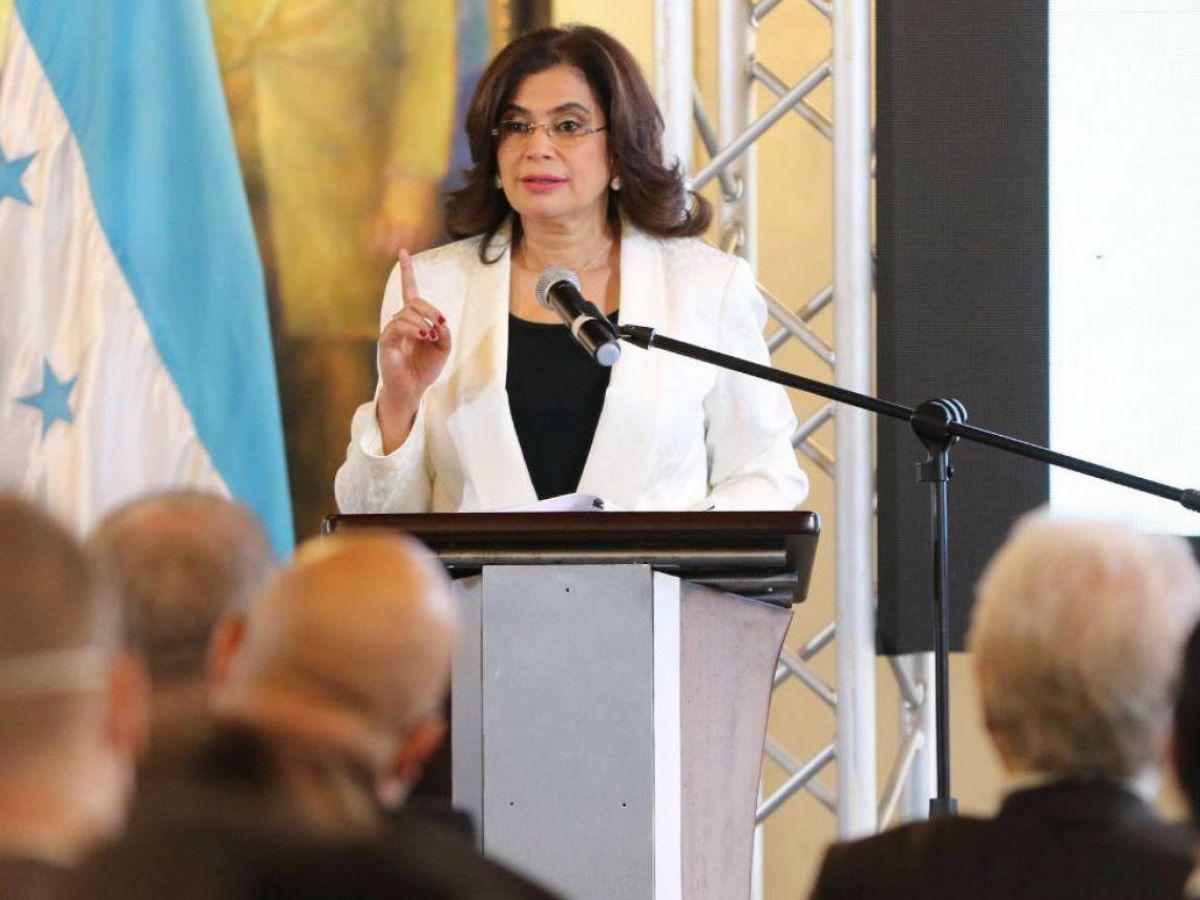 Rixi Moncada dice “hay que esperar” para saber si será candidata presidencial