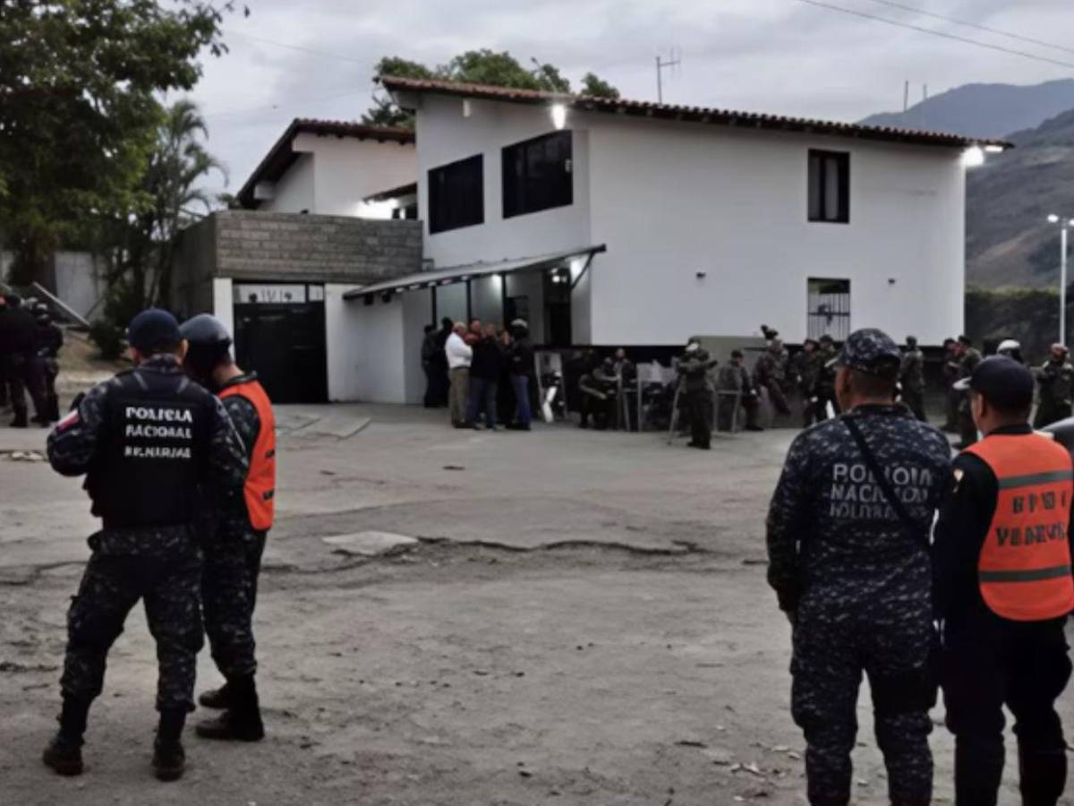 Las jóvenes condenadas a 10 años de cárcel por crear camisetas con estatua caída de Chávez