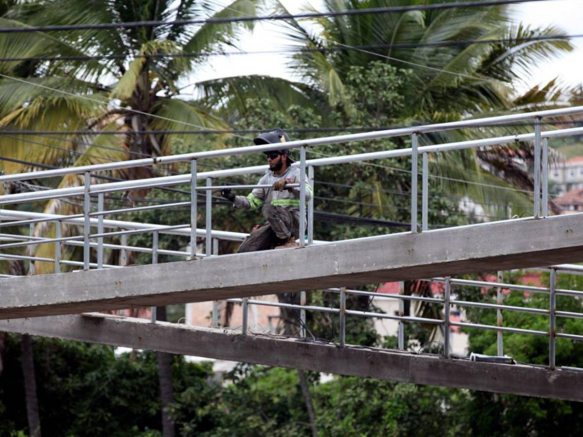 Avances notorios: ¿cuándo finaliza la construcción del puente peatonal de la Teletón?